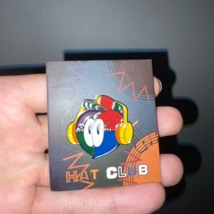 Hat club aux pin brand new